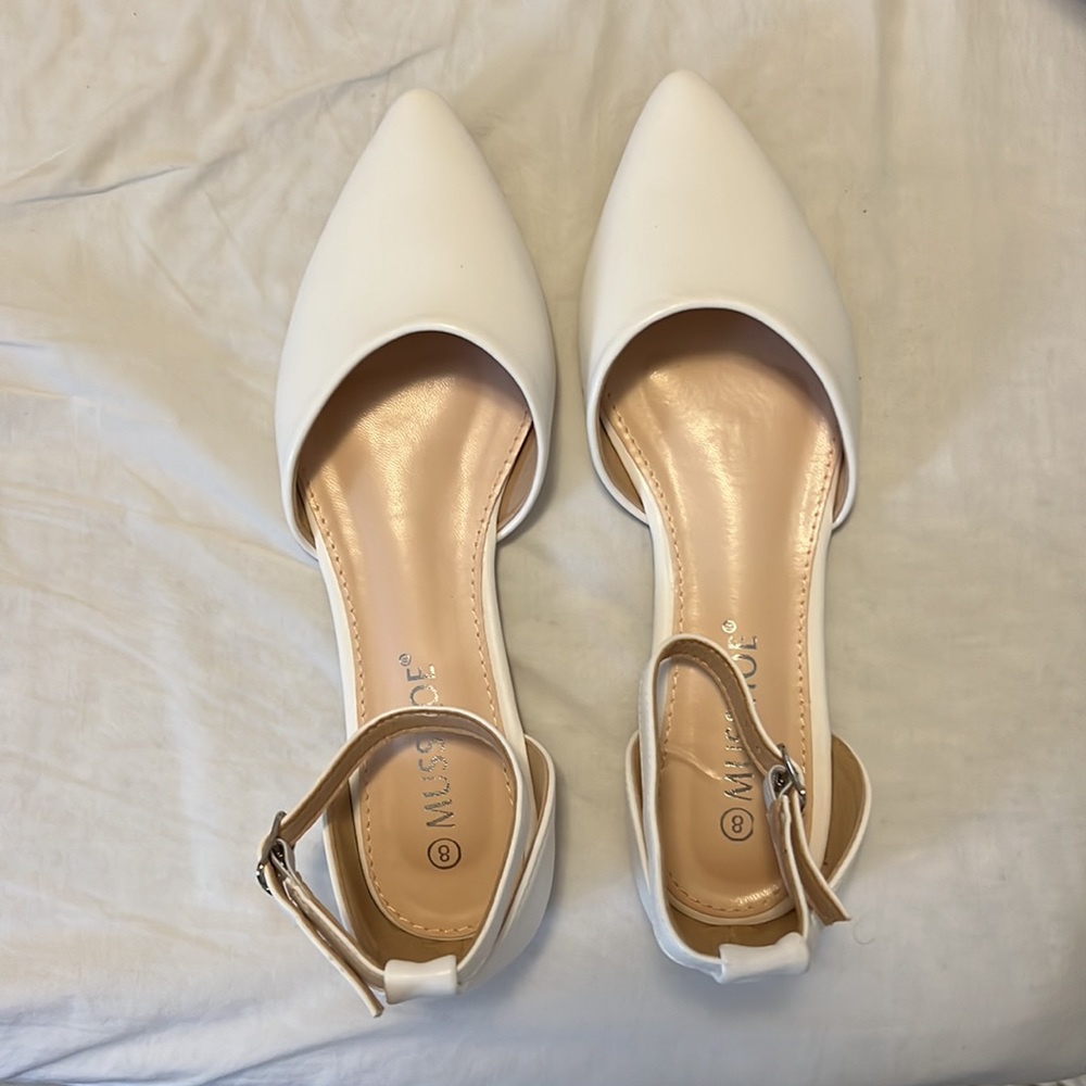 Never worn! Size 8 flat